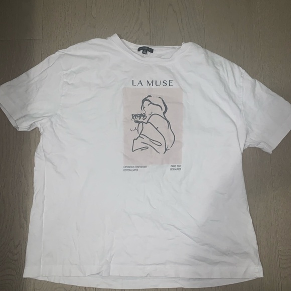 Basic white shirt with vintage graphics! - Picture 4 of 4